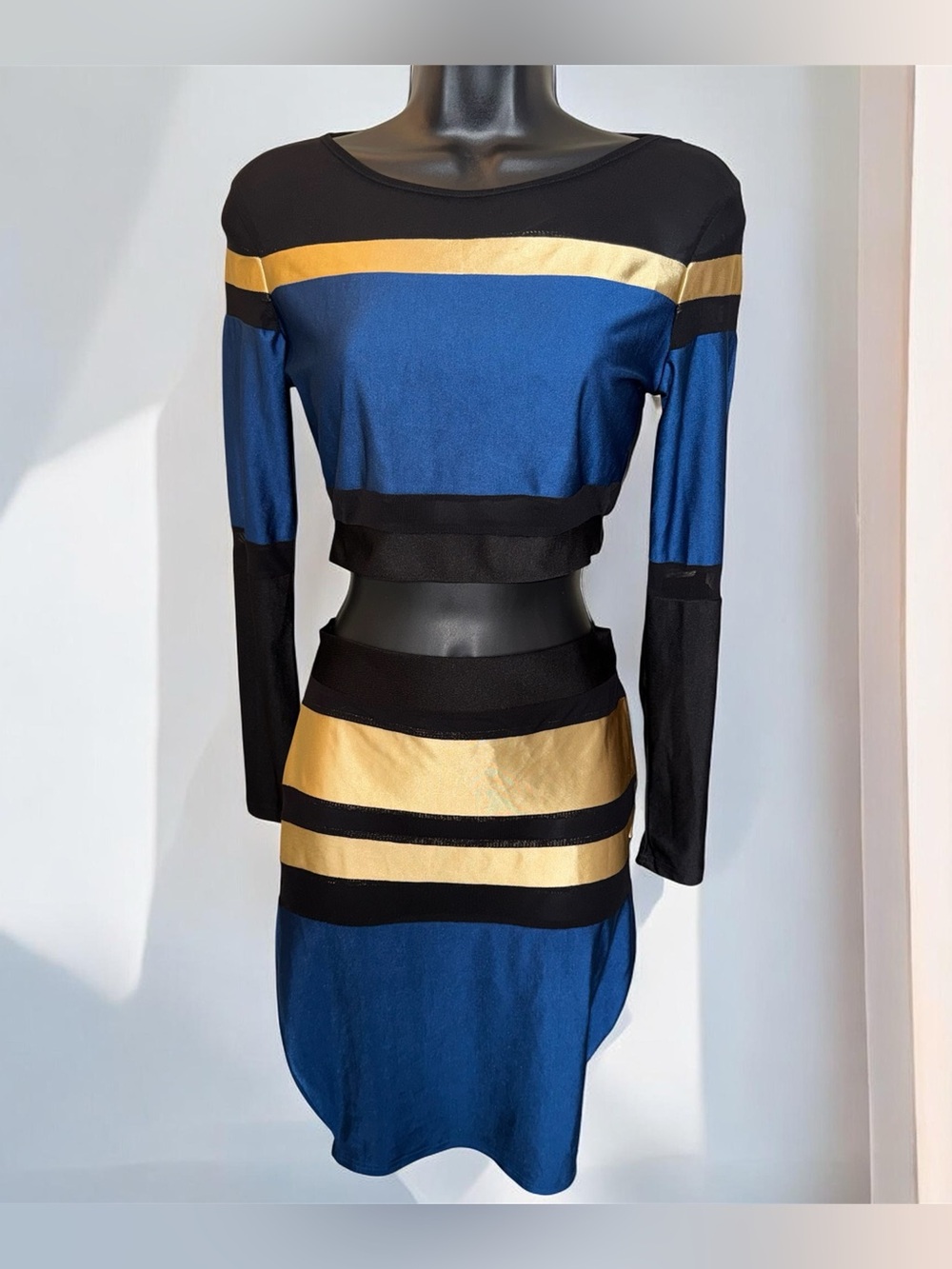 2pc Long-Sleeve crop top and skirt outfit